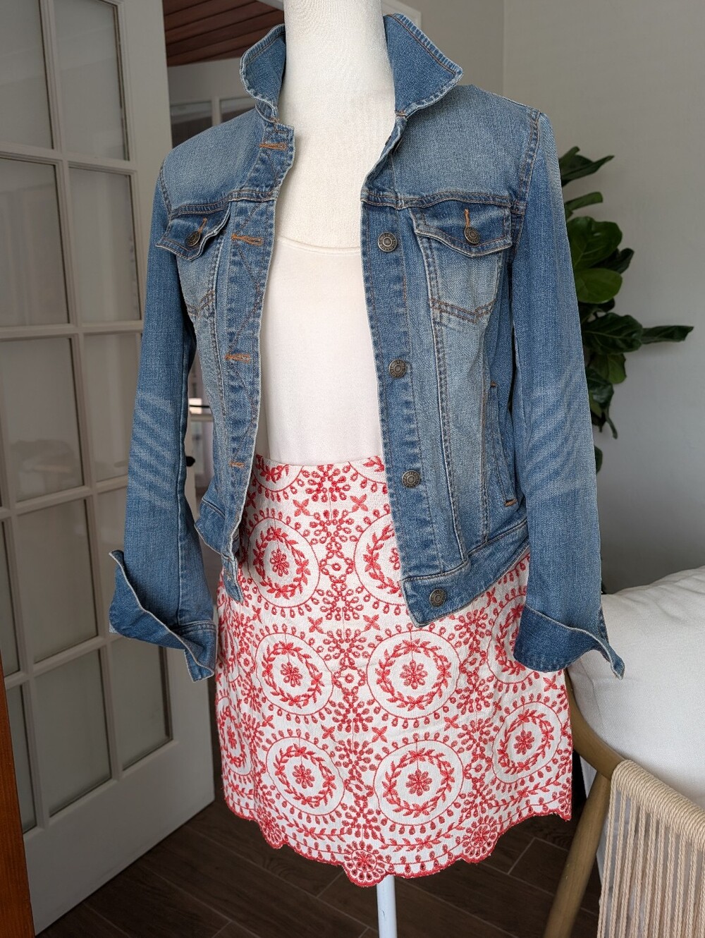 NWT LOFT Skirt with Orange Embroidery Size 10